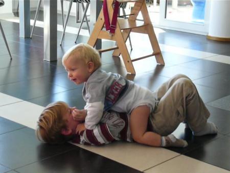 Trop dur d'�tre grand fr�re....